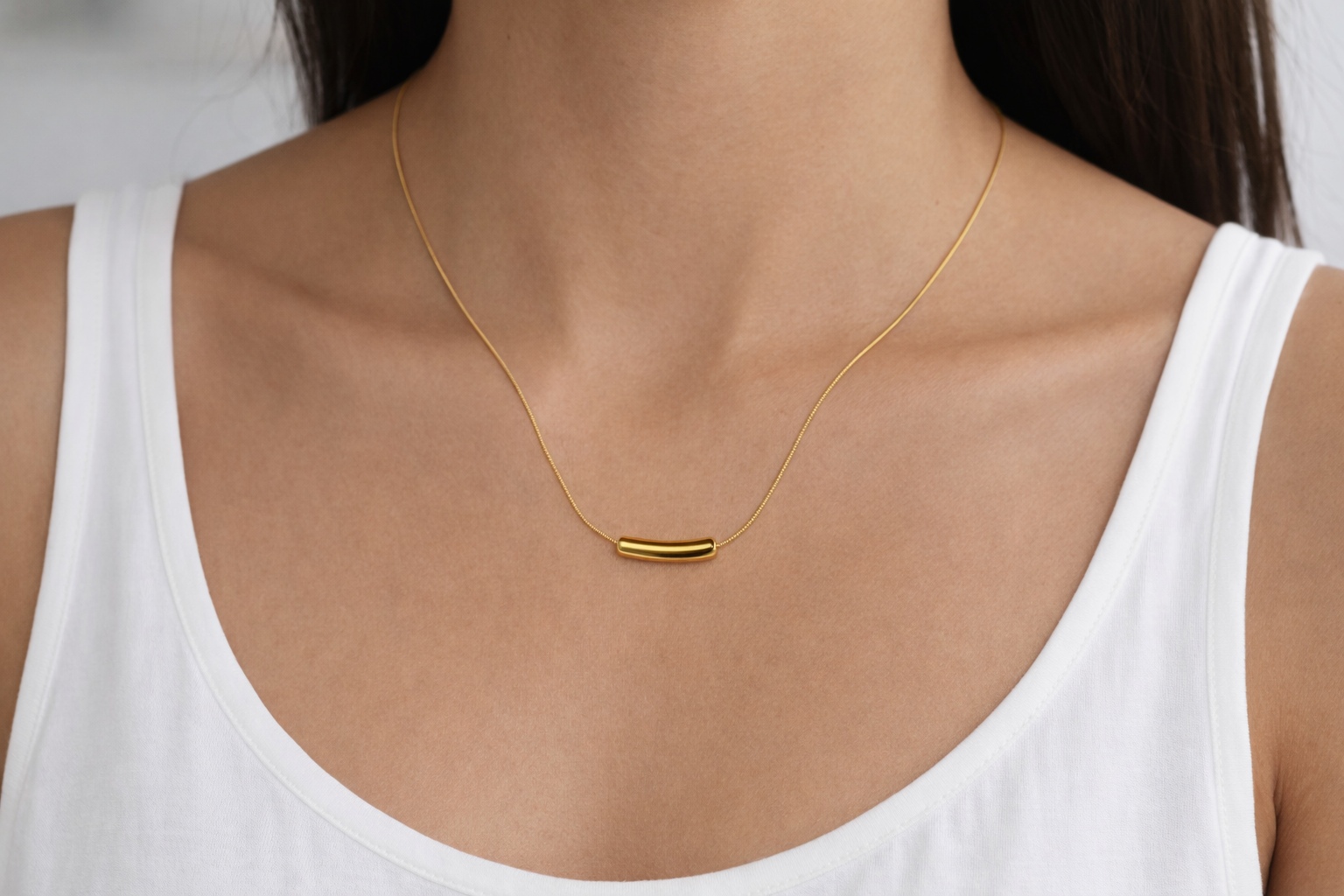 The Essence Curved Bar Necklace