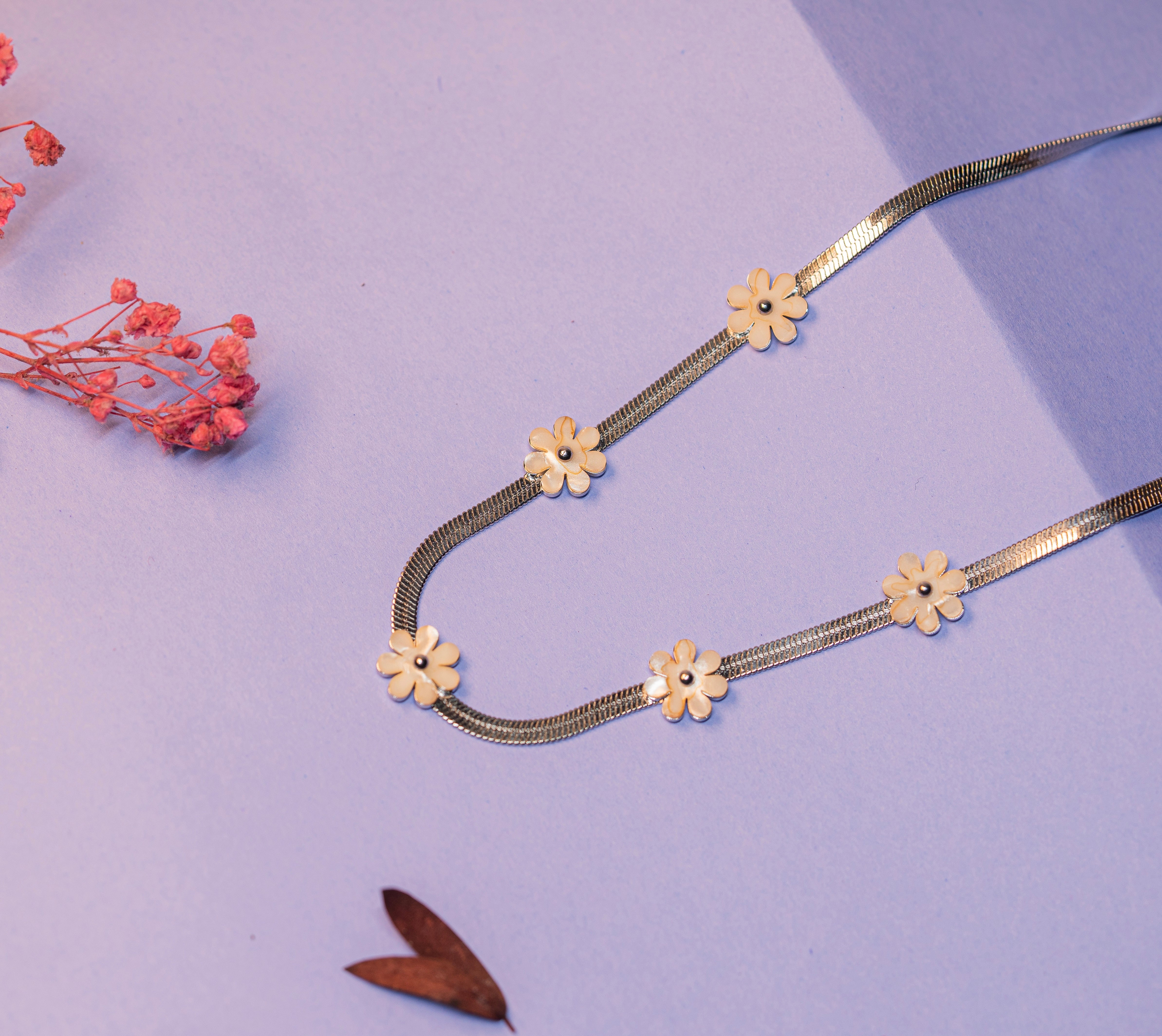 Daisy Bloom Necklace
