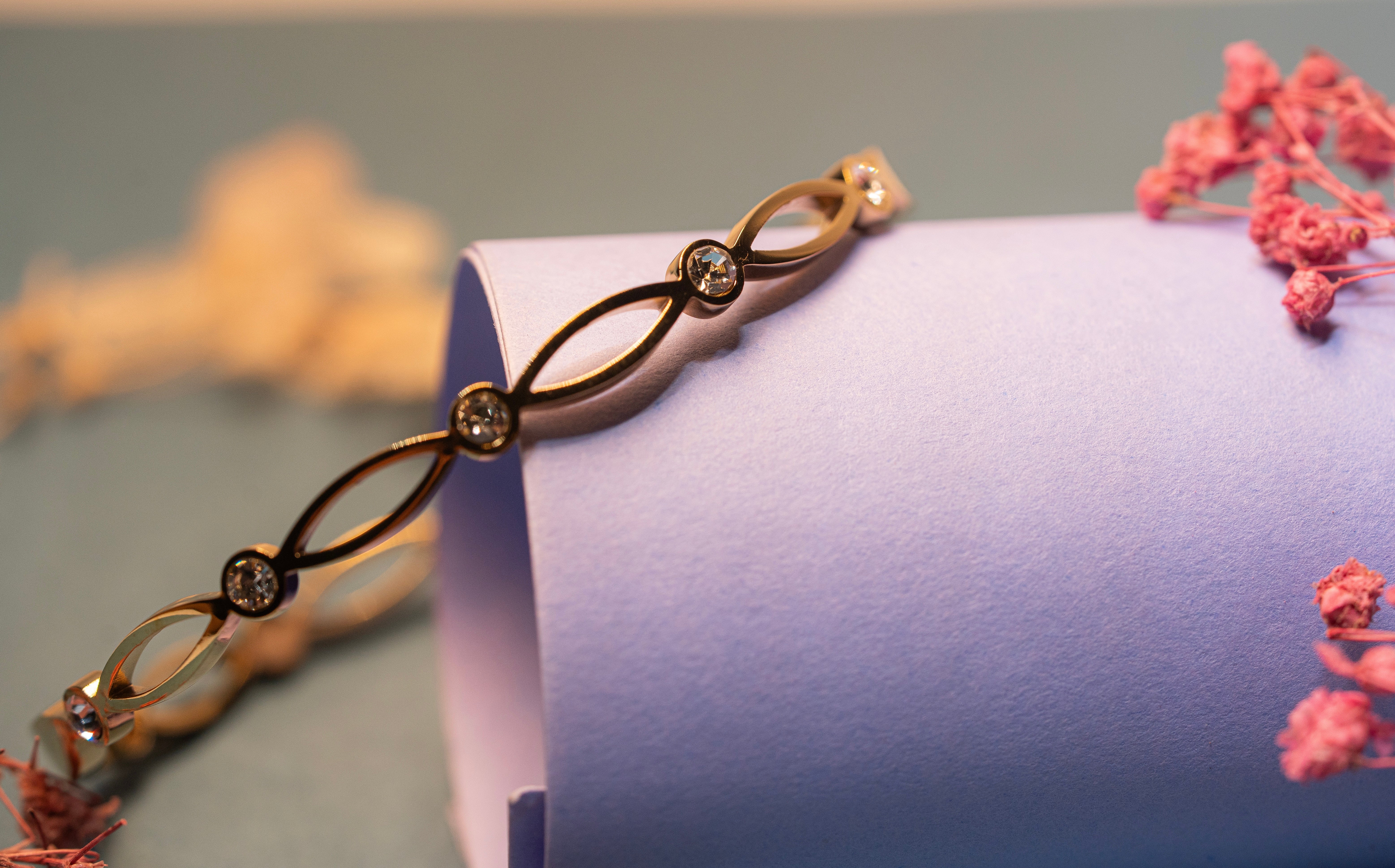 Diamond-accented Interlocking Link Bracelet