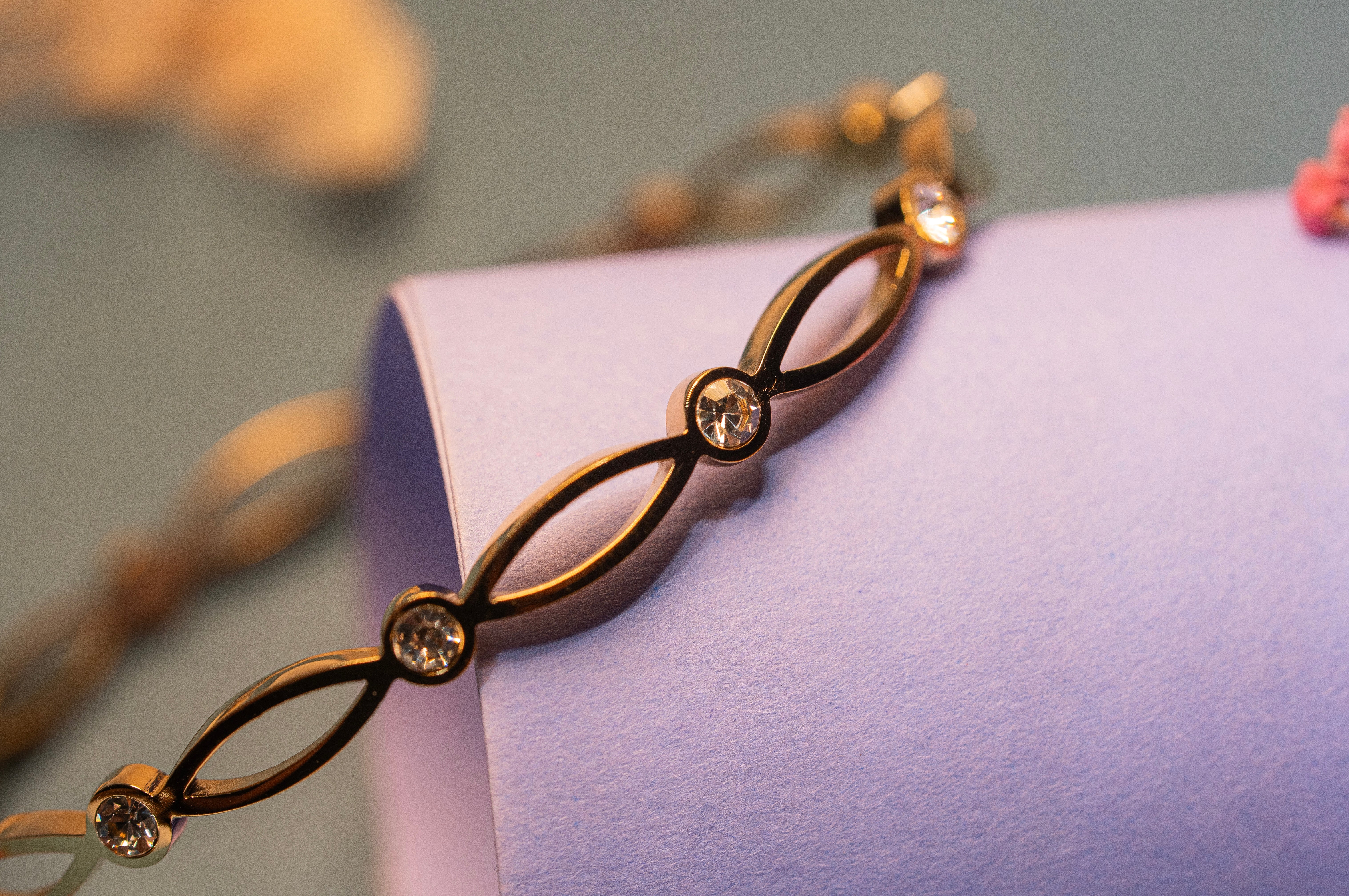 Diamond-accented Interlocking Link Bracelet