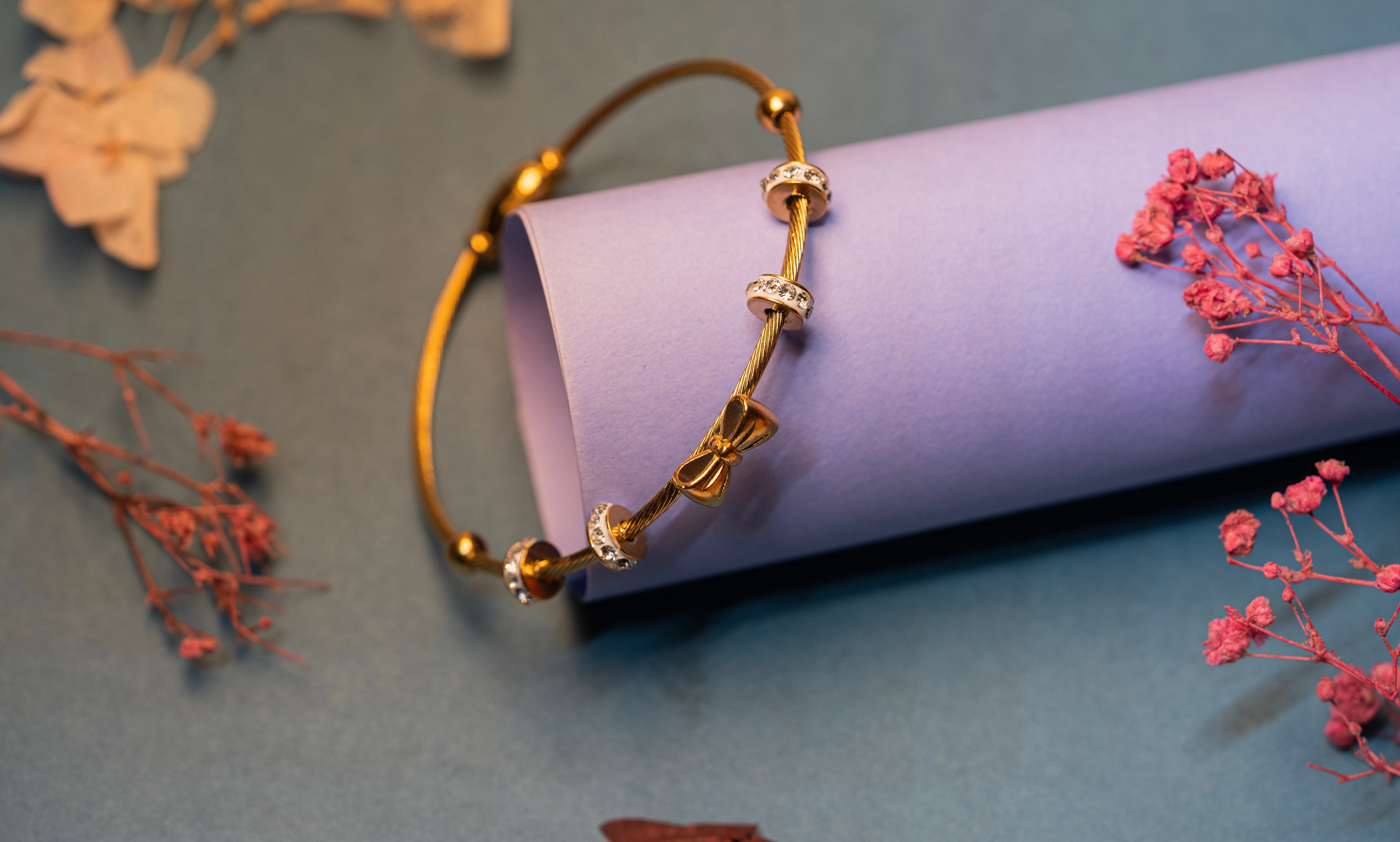 Textured Bow Charm Bracelet