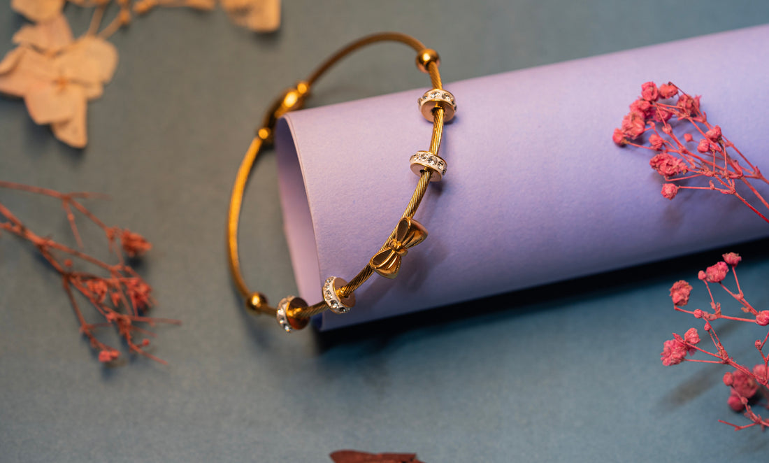 Textured Bow Charm Bracelet