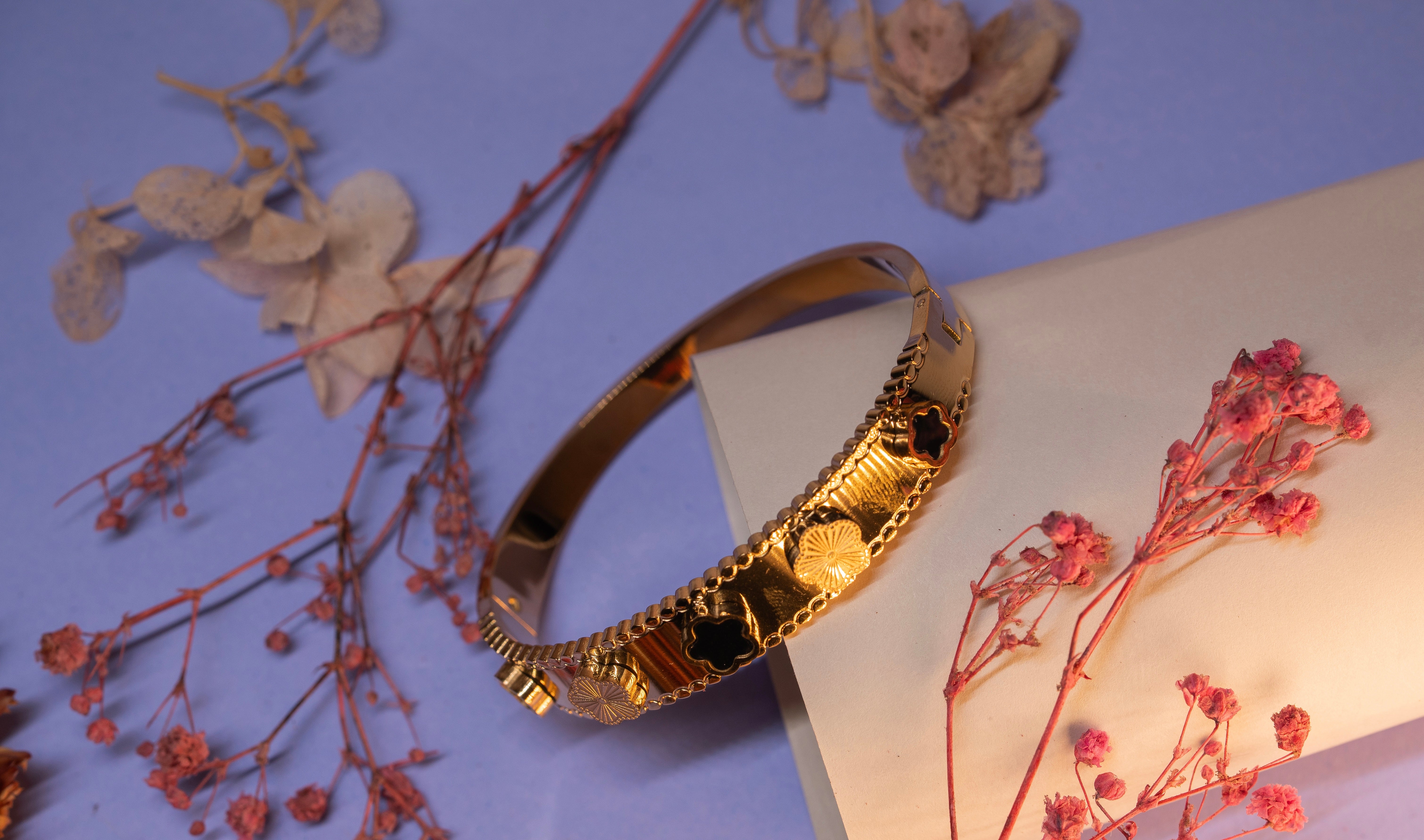 The Midnight Clover bracelet