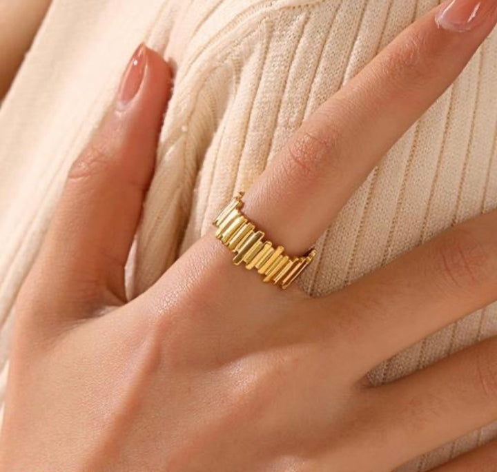 Vertical Bar Ring