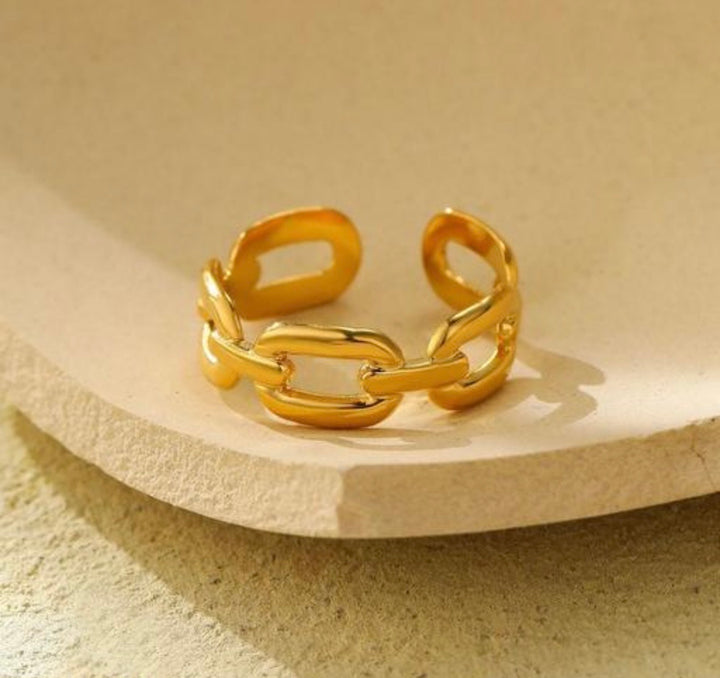 Interlocked Link Ring