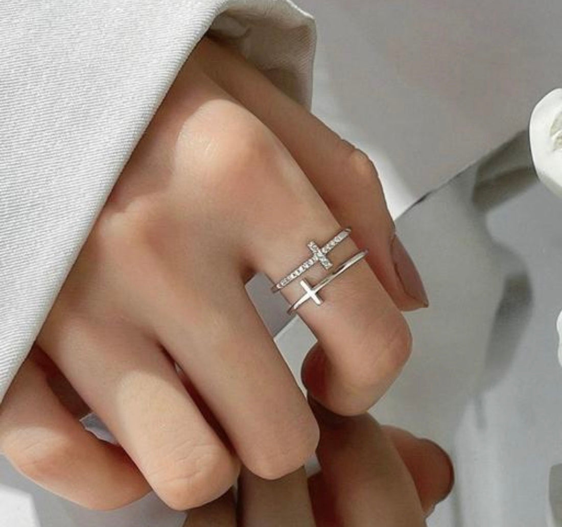 Criss-Cross Ring