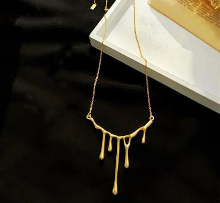 Dripping Necklace