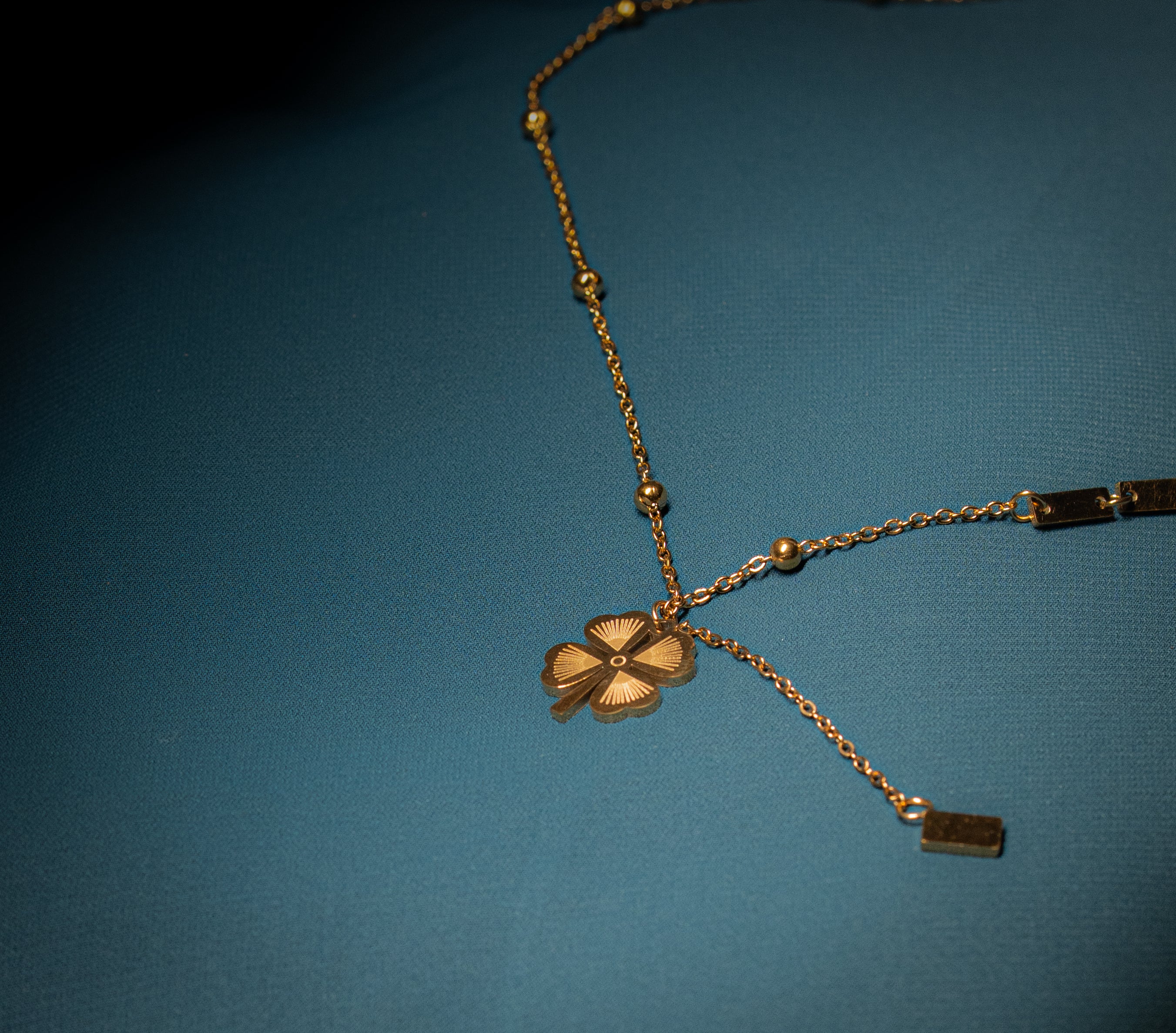 Clover pendant  neckalce