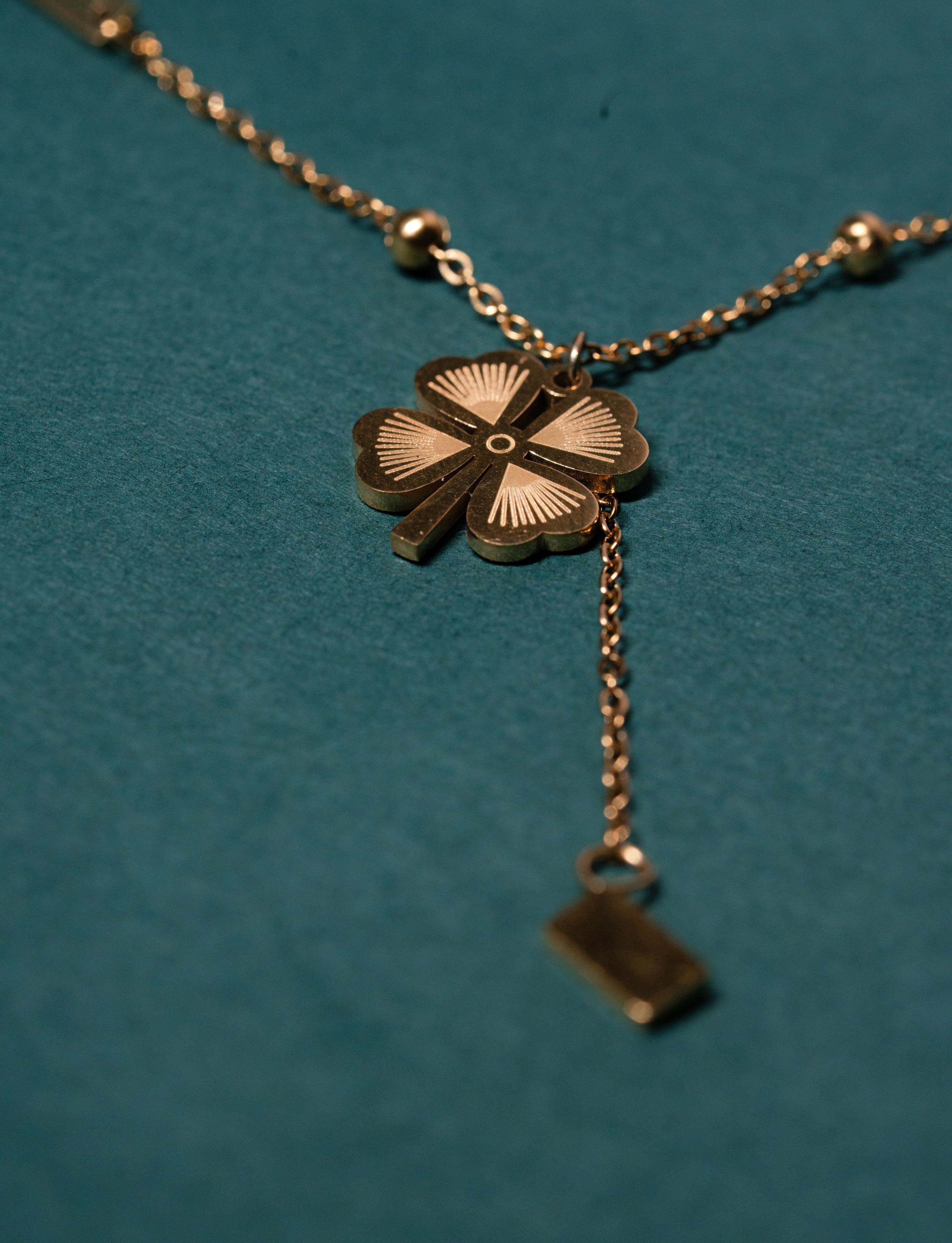 Clover pendant  neckalce