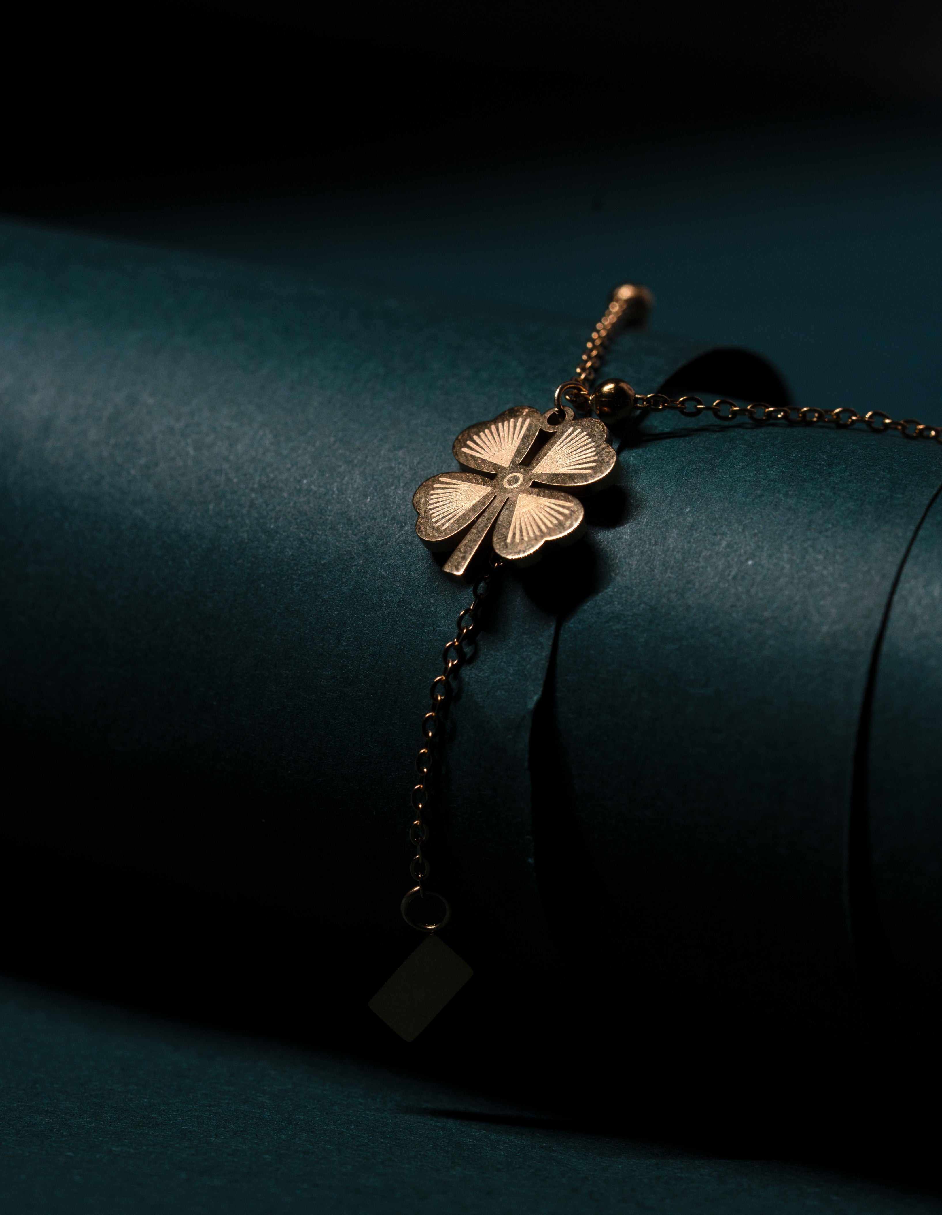 Clover pendant  neckalce